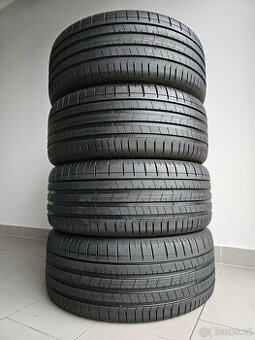 Letní Pirelli 275/45/21 - Zánovní