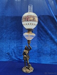 Petrolejová lampa figurální