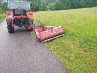 Mulčovani trávy traktorem