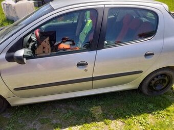 Náhradní díly z 206