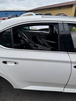 Pravé zadní Dveře Superb 3 liftback 7168