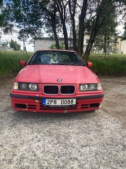 BMW e36 318 sedan