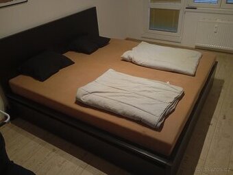 🛏️ Postel IKEA MALM 180x200 cm – hnědočerná, s rošty