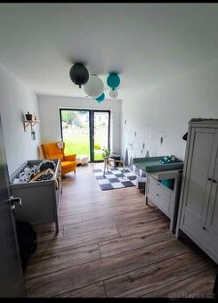 Přebalovací pult, skříň a postýlka SUNDVIK IKEA celý pokojíč