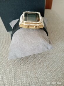 Prodám digit.hodinky GUESS.Freestylovou koloběžku...