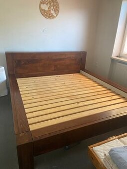 Postel z masivu na zakazku od truhlare