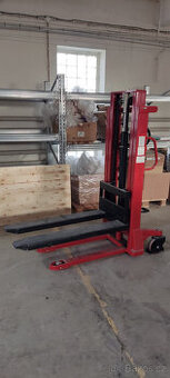 Ruční vysokozdvižný vozík