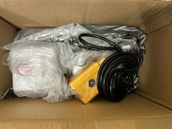 hydraulická pumpa 12V (pouze rozbalená)