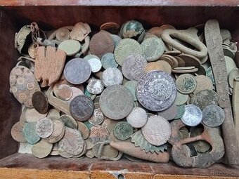 Staré mince a drobné artefakty