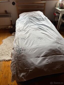 Postel ikea s matraci a rostem