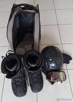 Boty na snowboard - vel. 43 vč tašky, brýle a helma - vše za