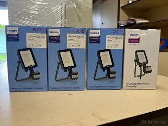 LED reflektor Philips se sensorem 20W