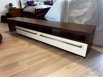 Moc pěkná komoda pod TV - 1