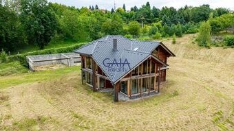 Strážovice - Výjimečný srub z modřínového dřeva na rozlehlém