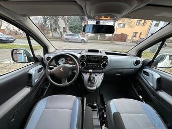 PRODÁM PEUGEOT PARTNER 1.6 HDi – ÚPRAVA PRO PŘEVOZ VOZÍČKÁŘE