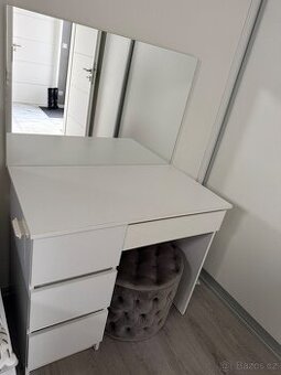 Prodám kosmetický stůl se zrcadlem