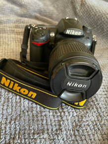 Nikon D7000 + objektiv 18-105 mm a příslušenství