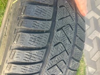 Pneumatiky Pirelli 225/60/17 kusů 4 zimní