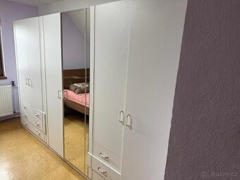 Skříň