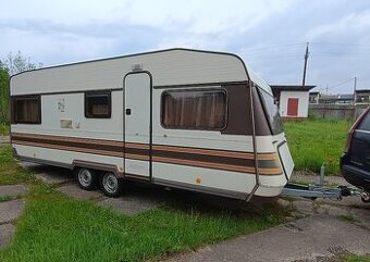 Knaus AZUR 560, chata na kolech