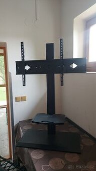 Univerzální otocny TV stojan