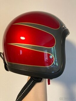 Helma na motorku chopper styl