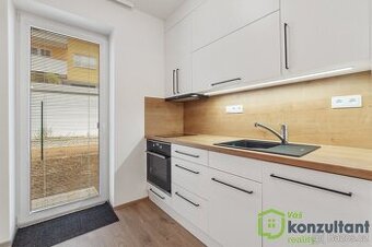 Pronájem moderního bytu 1+kk s předzahrádkou v Brně – Kamech