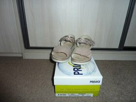 Dívčí kožené sandály Primigi vel. 33 (210 mm)