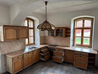 venkovská dubová kuchyně se spotřebiči,5447