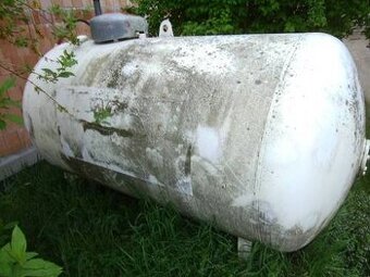 Akumulační nádrž 2 700 litrů