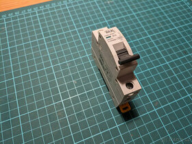 Jednopolovy jistic B10 (10A)