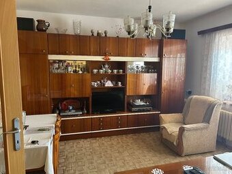 Daruji zachovalou obývací stěnu