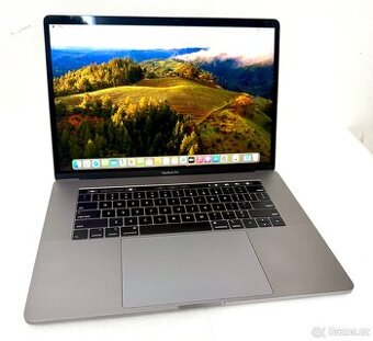 Macbook Pro 15" / mid 2018 / i7 / 16GB / 256GB + dock