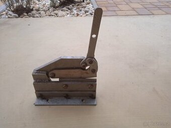 Stojanové nůžky na plech, pákové