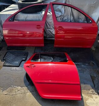 Boční dveře Octavia 2 - ČERVENÁ