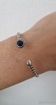 Nový dámský stříbrný náramek otevřený kuličkový 925