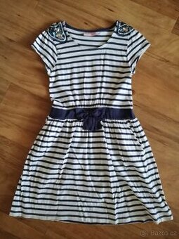 Dívčí letní námořnické modrobílé pruhované šaty s glitry