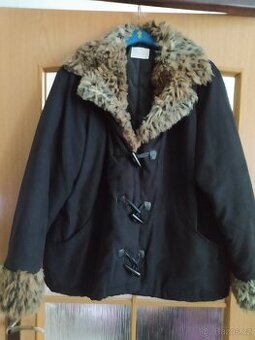 DÁMSKÁ ZIMNÍ BUNDA S KAPSAMI VEL 46/48