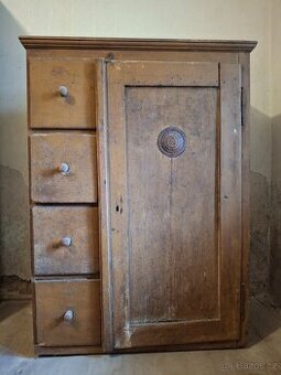 Komoda starožitná k renovaci