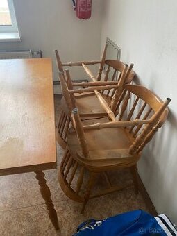Jídelní stůl a židle