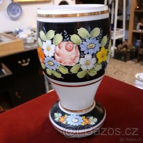 Starožitná váza z mléčného skla