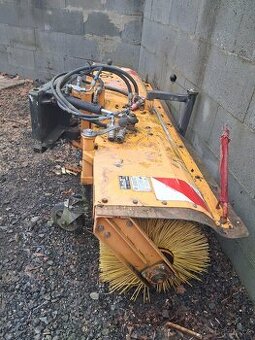 Zametač na multicaru. Úklid sněhu. HAKO