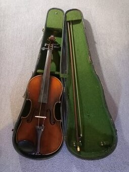Staré 4/4 housle v hezkém stavu, i s futrálem