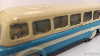 Plechový autobus Škoda RTO na setrvačník