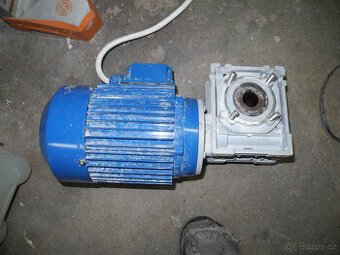 motor s převodovkou