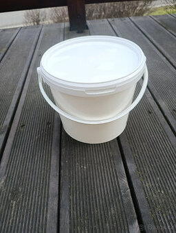 Plastový kbelík s víkem 5L