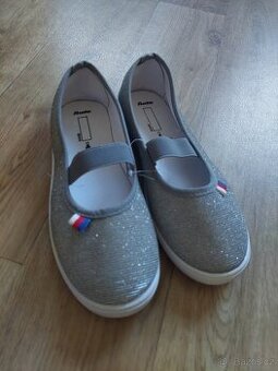 Cvičky nové, vel. 37