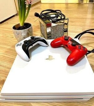 PlayStation 4 pro 1T s mechanikou