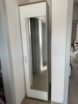 Skříňka se zrcadlem – úzká, moderní