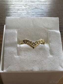 Zlatý dámský prsten